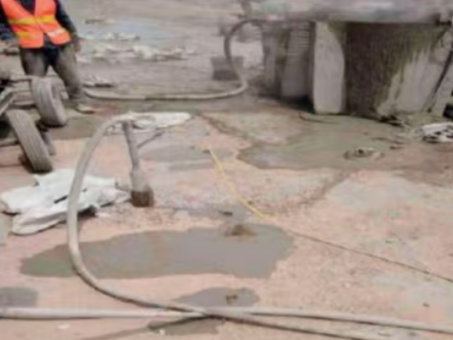 涞水水泥混凝土路面板底注浆技术 路面脱空注浆整治方案