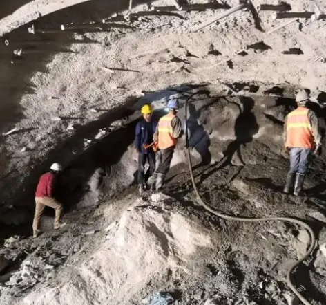 涞水隧道拱顶带模注浆料，微膨胀注浆料的特点及施工工艺